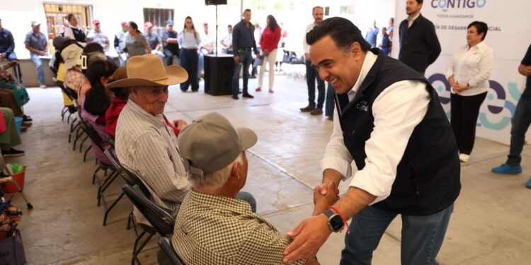 Lleva Nava apoyos alimentarios y jornada de salud a Tequisquiapan