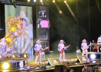 Bronco arma la fiesta en Querétaro 