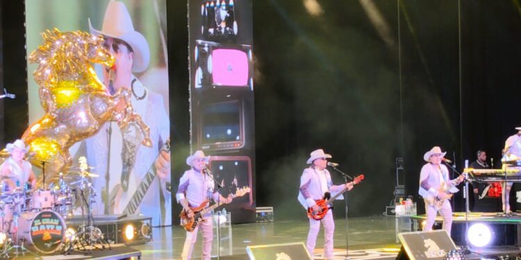 Bronco arma la fiesta en Querétaro 