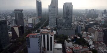 México pierde atractivo por los trámites que frenan la inversión, advierten especialistas