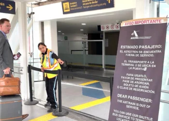 AICM: sin baños, aerotrén ni estacionamientos