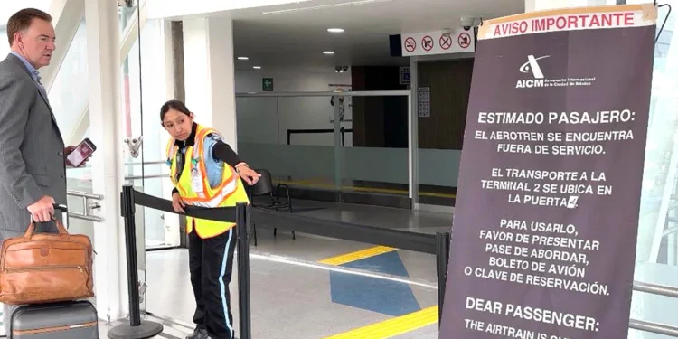 AICM: sin baños, aerotrén ni estacionamientos