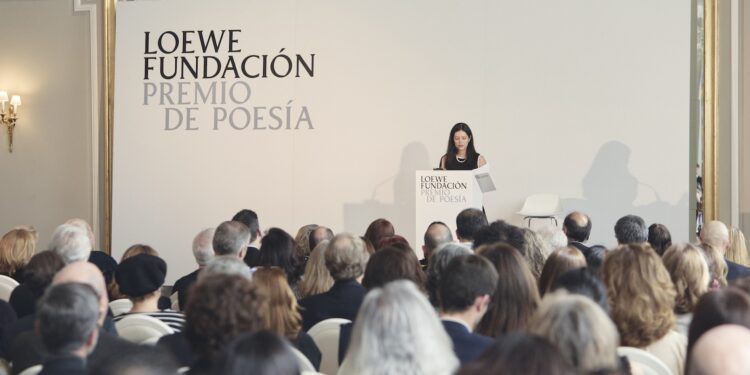 Rescata Leonor Pataki la poesía en la era digital