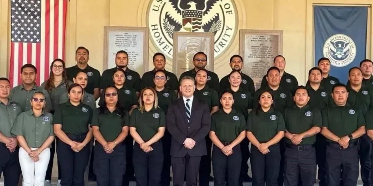 Capacita ATF a agentes mexicanos contra tráfico de armas