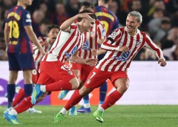 El Atlético castiga y el Barça perdona