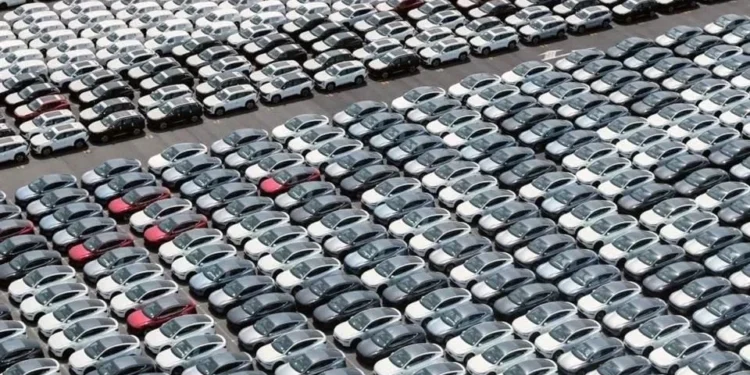 Amenazan automotrices con retirar modelos baratos de EU