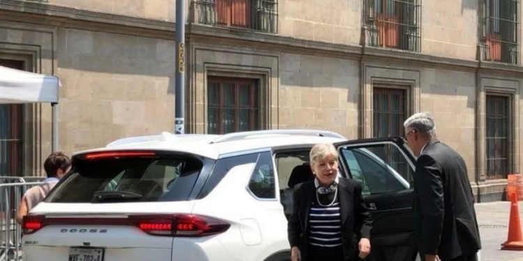 Reúne Sheinbaum a Gabinete por derrame en el Golfo