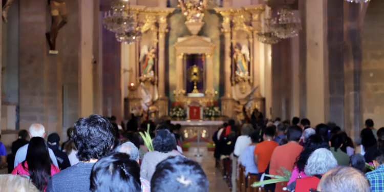 250 sacerdotes participaron en la Misa Crismal