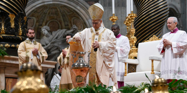 León XIV celebra Misa Crismal de Jueves Santo; aboga por una Iglesia alejada de la prepotencia