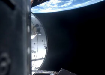 Astronautas de Artemis II orbitan la Tierra en su primer día de misión