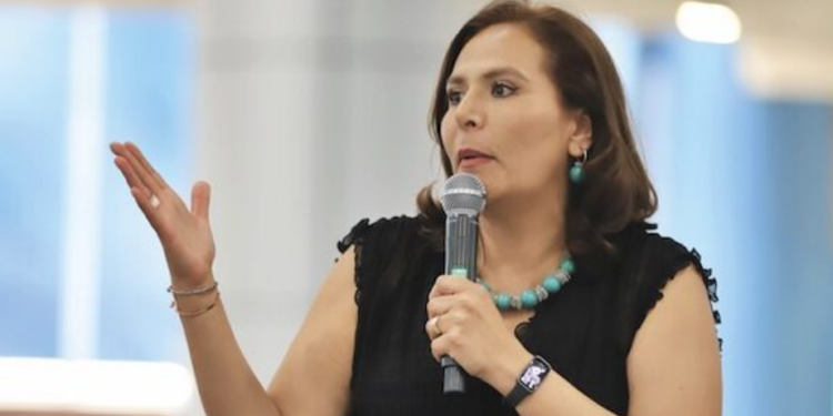 Restricción de celulares en escuelas de Querétaro podría replicarse a nivel nacional