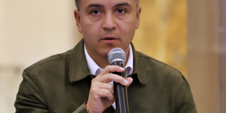 Chepe Guerrero y Eric Gudiño supervisan limpieza de drenaje