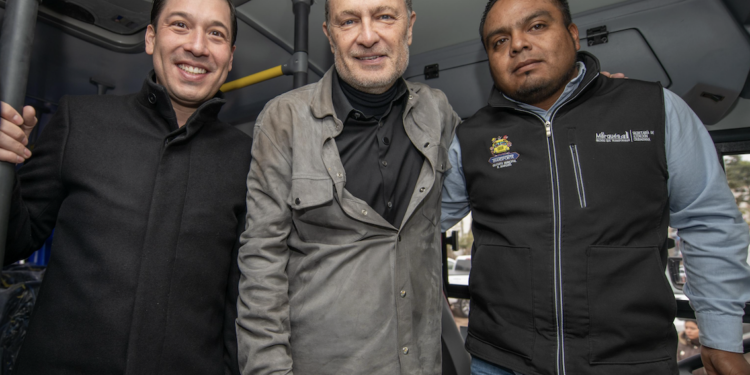 Brinda El Marqués más de 16 mil traslados escolares diarios