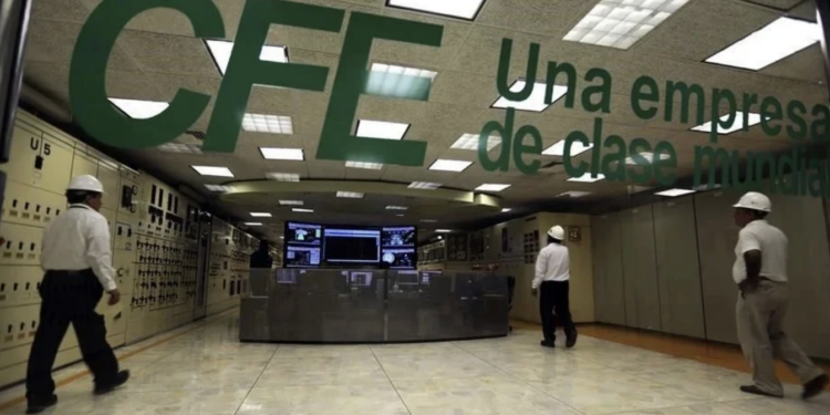 Resienten en Pemex colapso en servicios