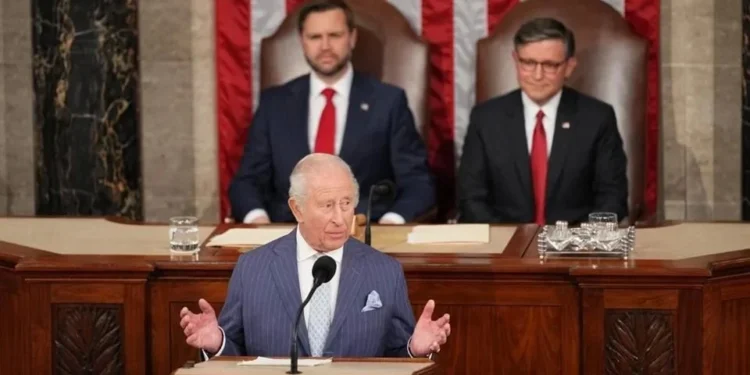 Destinos de GB y EU están entrelazados, dice Rey Charles