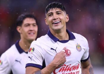 Chivas hace oficial la salida de Alan Pulido