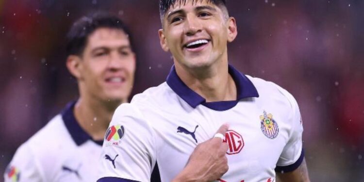 Chivas hace oficial la salida de Alan Pulido