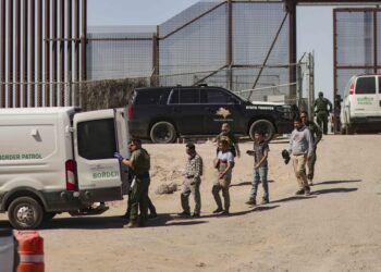 Una corte de apelaciones falla en contra de la política de detención de migrantes de Trump