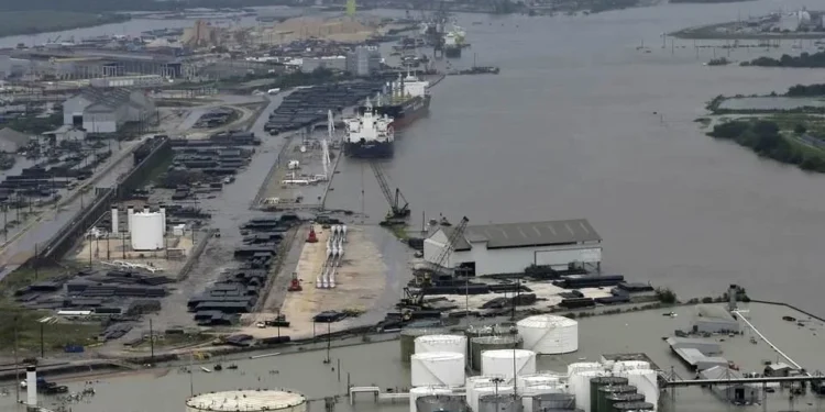 Contiene Pemex derrame de diesel en Deer Park