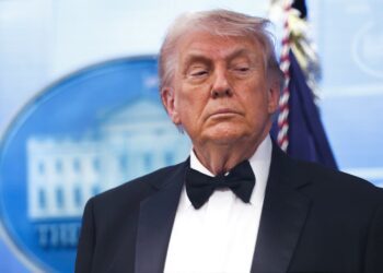 Trump: Irán está en “estado de colapso”, quieren reabrir Ormuz