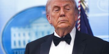 Trump: Irán está en “estado de colapso”, quieren reabrir Ormuz