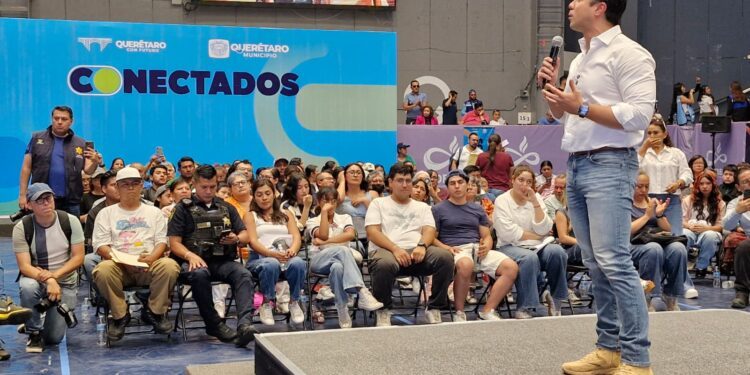Entregan 2 mil 500 computadoras de programa “Conectados“