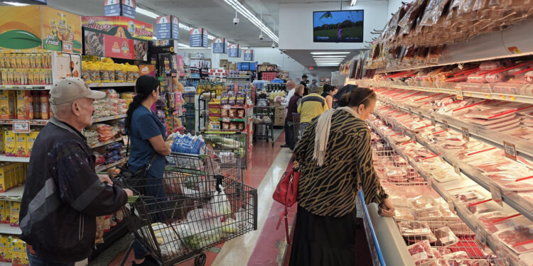 Inflación en Estados Unidos se acelera por el efecto de la guerra en Irán