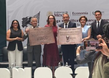 Entrega el IMPI distinción de marca famosa a FIFA