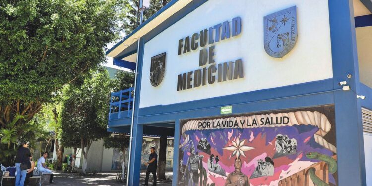 Niegan fallas en procesos de Facultad de Medicina
