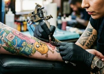 Promueve Derecho UAQ iniciativa para prohibir tatuajes en menores