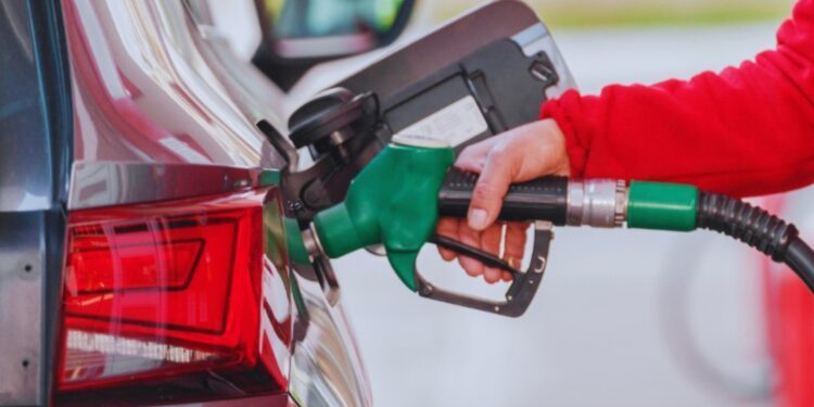 Aumento en el precio del diésel no tiene razón de ser: Sheinbaum anuncia reunión con gasolineros