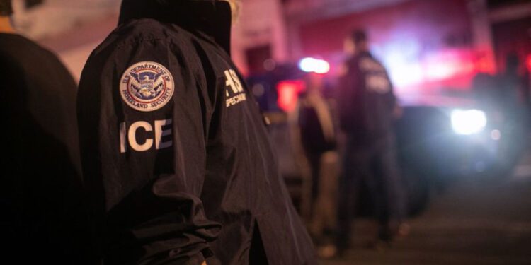 Alertan que la colaboración entre ICE y policía en Nueva York abre la puerta al abuso
