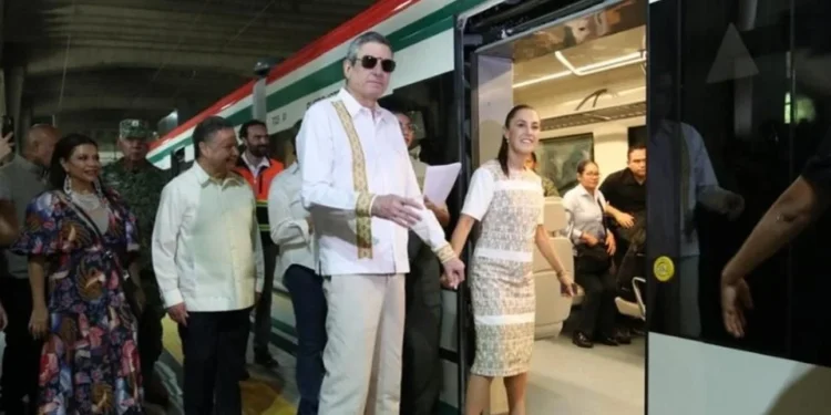 Recorre Sheinbaum tramo del Tren Suburbano que conecta con el AIFA