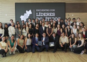 Se reúne Luis Nava con alumnos de la Universidad Anáhuac