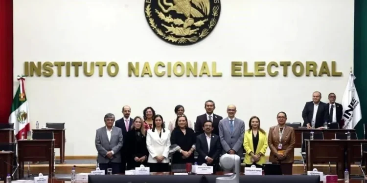 Da INE luz verde a reducción de sueldos hasta 2027