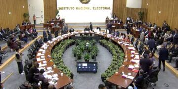 Revelan a los 15 candidatos finalistas para ocupar tres consejerías vacantes en el INE