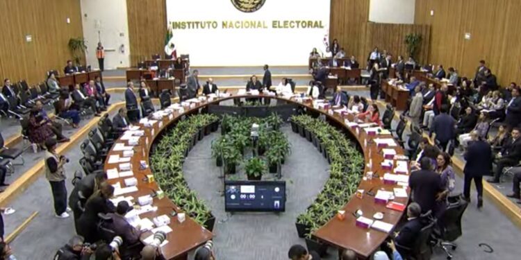Revelan a los 15 candidatos finalistas para ocupar tres consejerías vacantes en el INE