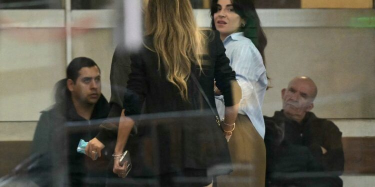 Hija de Maradona denuncia en juicio manipulación “absoluta y horrible” del equipo médico de su padre