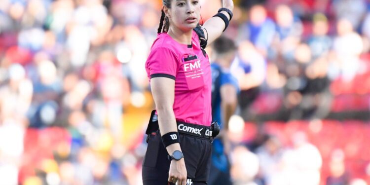 Sheinbaum celebra designación de silbante Katia Itzel García para el Mundial 2026