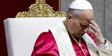 León XIV subraya que la Iglesia no aprueba la bendición formal de parejas homosexuales
