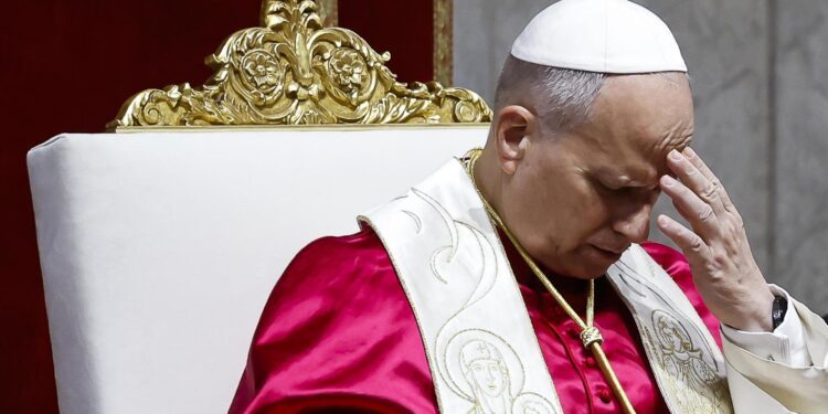 León XIV subraya que la Iglesia no aprueba la bendición formal de parejas homosexuales