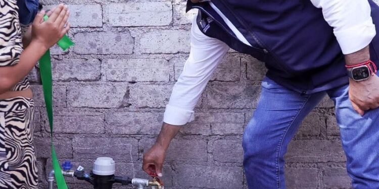 Llevan agua a Montenegro