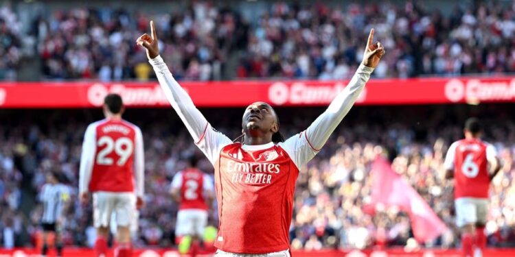 Arsenal recupera el liderato y el City se mete en otra final