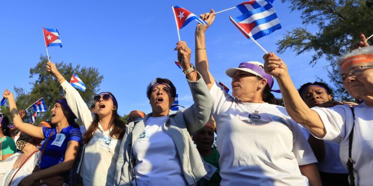 Díaz-Canel dice que los cubanos “morirían” por defender la isla de una invasión de EE.UU.