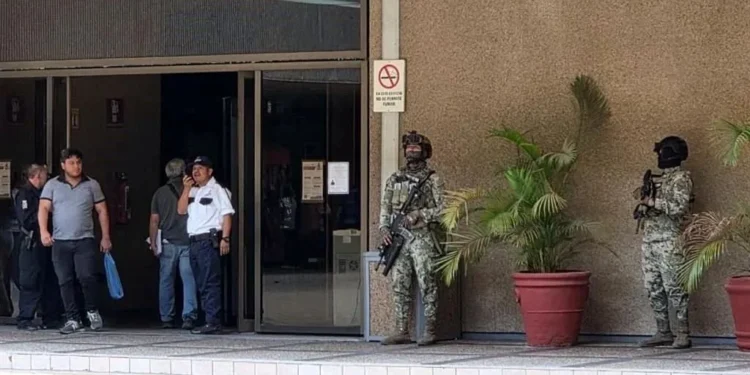 Resguardan marinos Palacio de Gobierno en Culiacán
