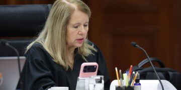 Ministra Loretta Ortiz solicita licencia