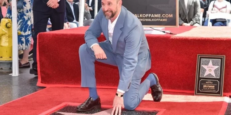 Recibe Noah Wyle su estrella en el Paseo de la Fama