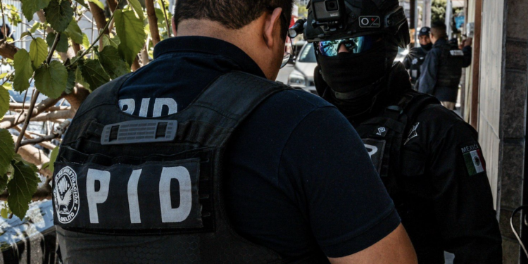 Ejecuta cateos por robo a casa habitación; hay cuatro personas detenidas