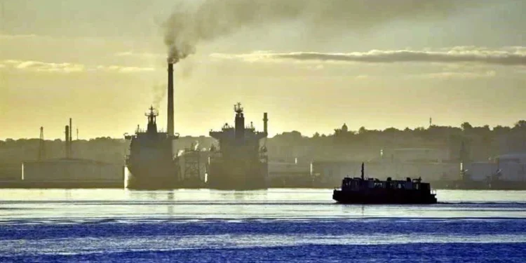 Sube 2% precio del Brent y rebasa los 107 dólares