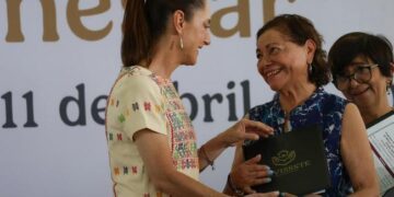 Entrega Sheinbaum escrituras y condonaciones en Morelos